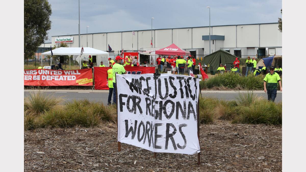 Woolworths' Barnawartha North workers have been striking for the past week. 