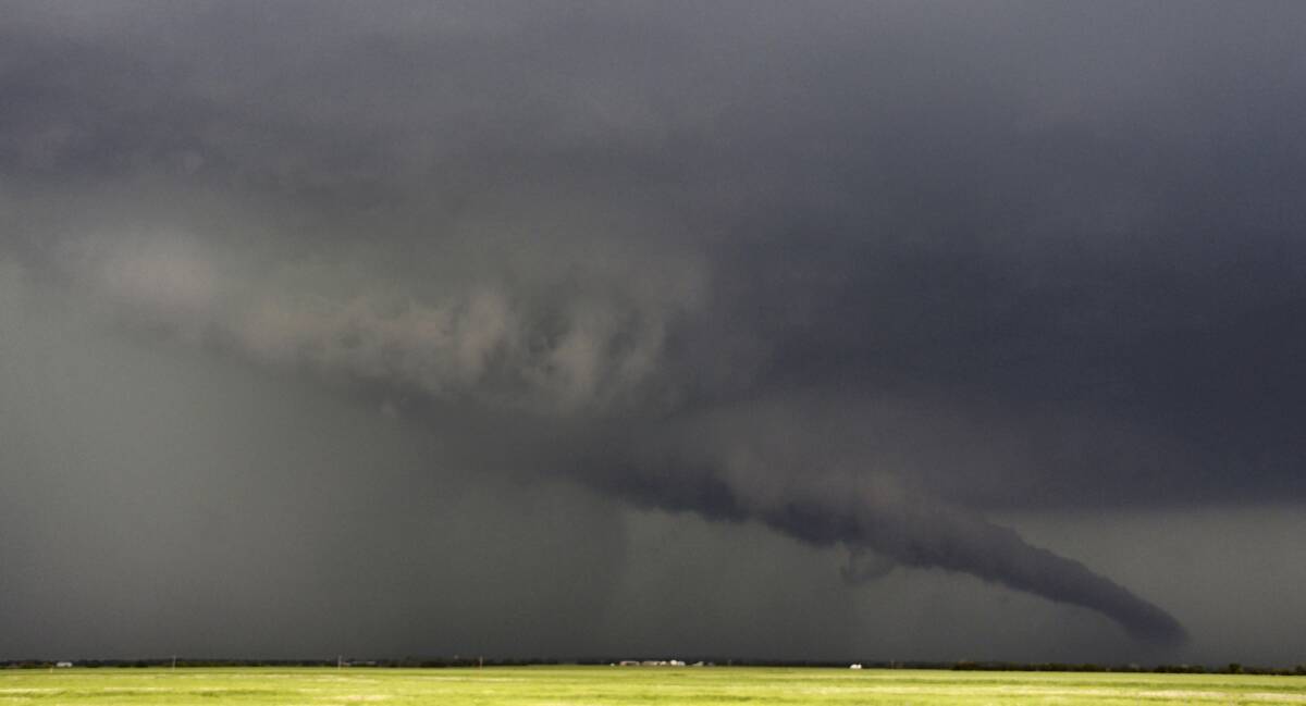 A tornado, one of several which touched down, is pictured near Viola, in Kansas May 19, 2013. Photo: REUTERS