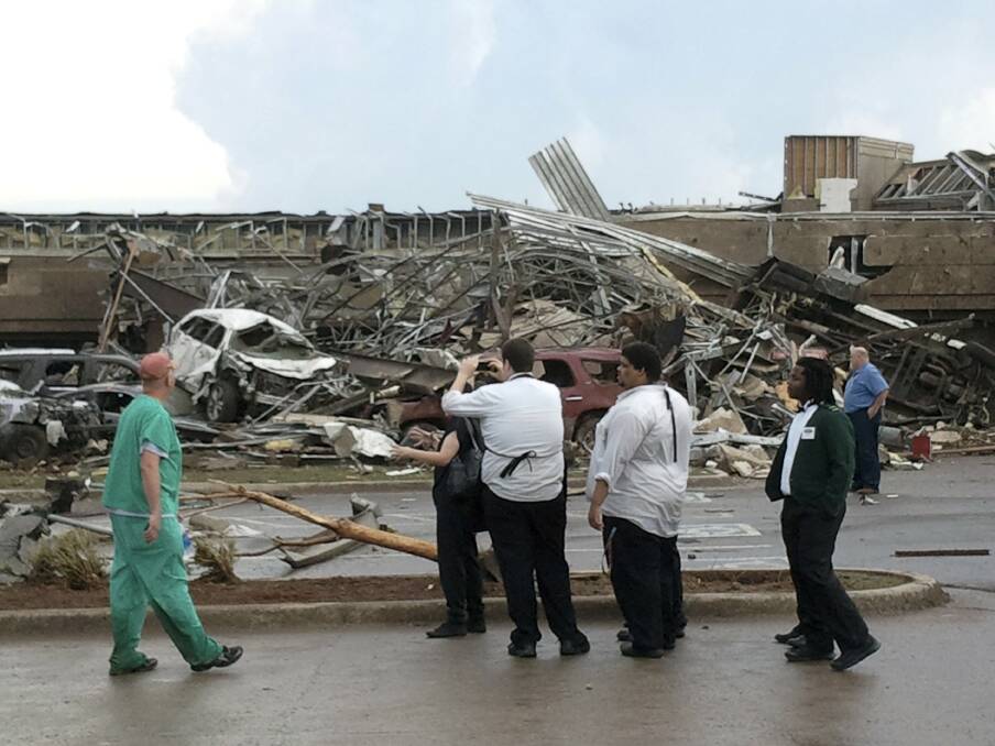 People look at the destruction after a huge tornado struck Moore, Oklahoma May 20, 2013. Photo: REUTERS/Gene Blevins