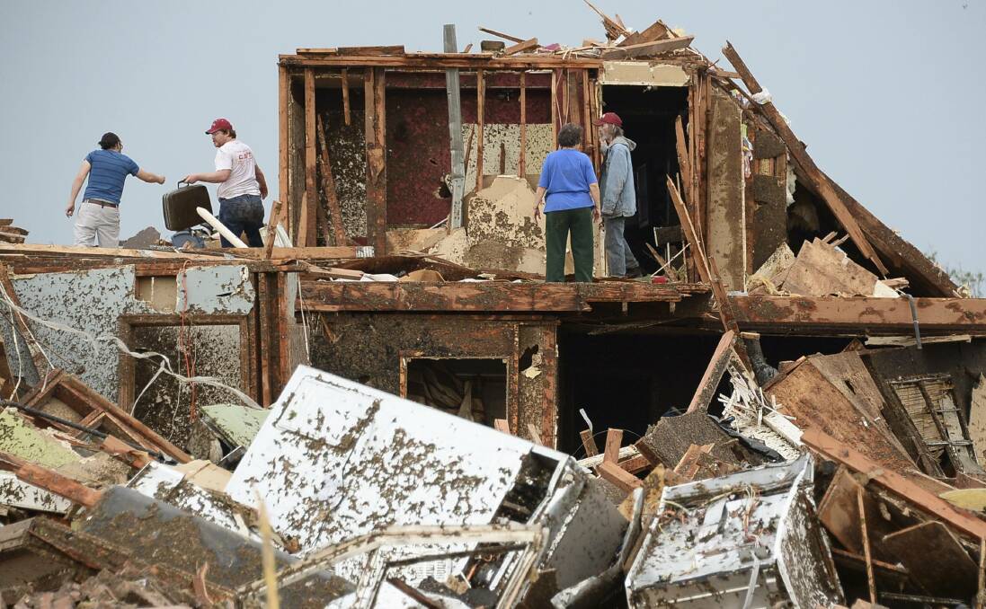 People look for belongings after a tornado struck Moore, Oklahoma, May 20, 2013. Photo: REUTERS/Gene Blevins