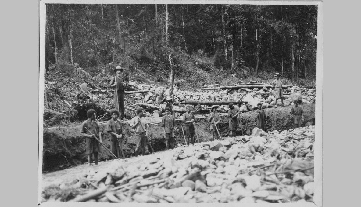 Sluicing for gold, 1904. Photo: National Archives of Australia