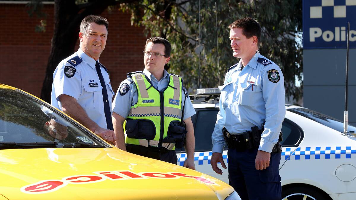 l Robert Hill met Sen-Constable  Colin Boyle, of Wangaratta police, and Sen-Constable Wayne Brady, of  Albury police when in Wangaratta yesterday to discuss safety with the city’s highway patrol.  Picture: JOHN RUSSELL